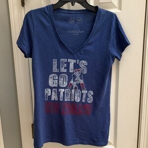 Nwot 47 Brand V-neck NFL Blue Patriots Graphic Tee for women size Large